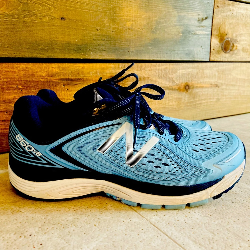 Woman’s New Balance sneakers sport blue size 7.5